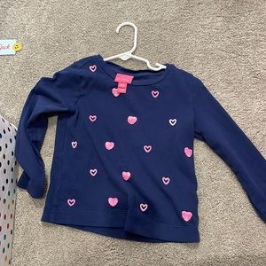 Kids Lily Pulitzer 4/5 crew neck sweater—navy with pink hearts.
